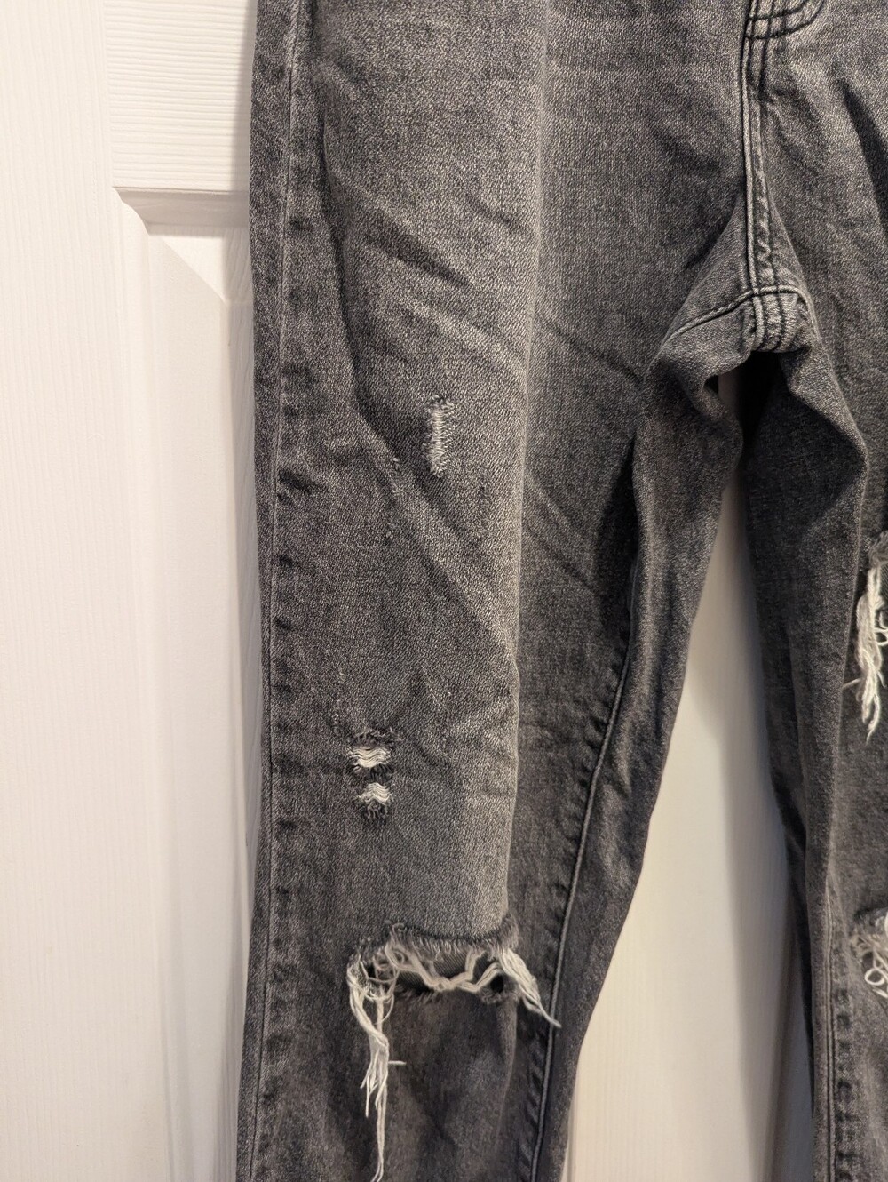 BDG Gray Distressed Slim Straight Button Fly Cotton Hi Rise Jeans Size 29 *GUC - Picture 6 of 15